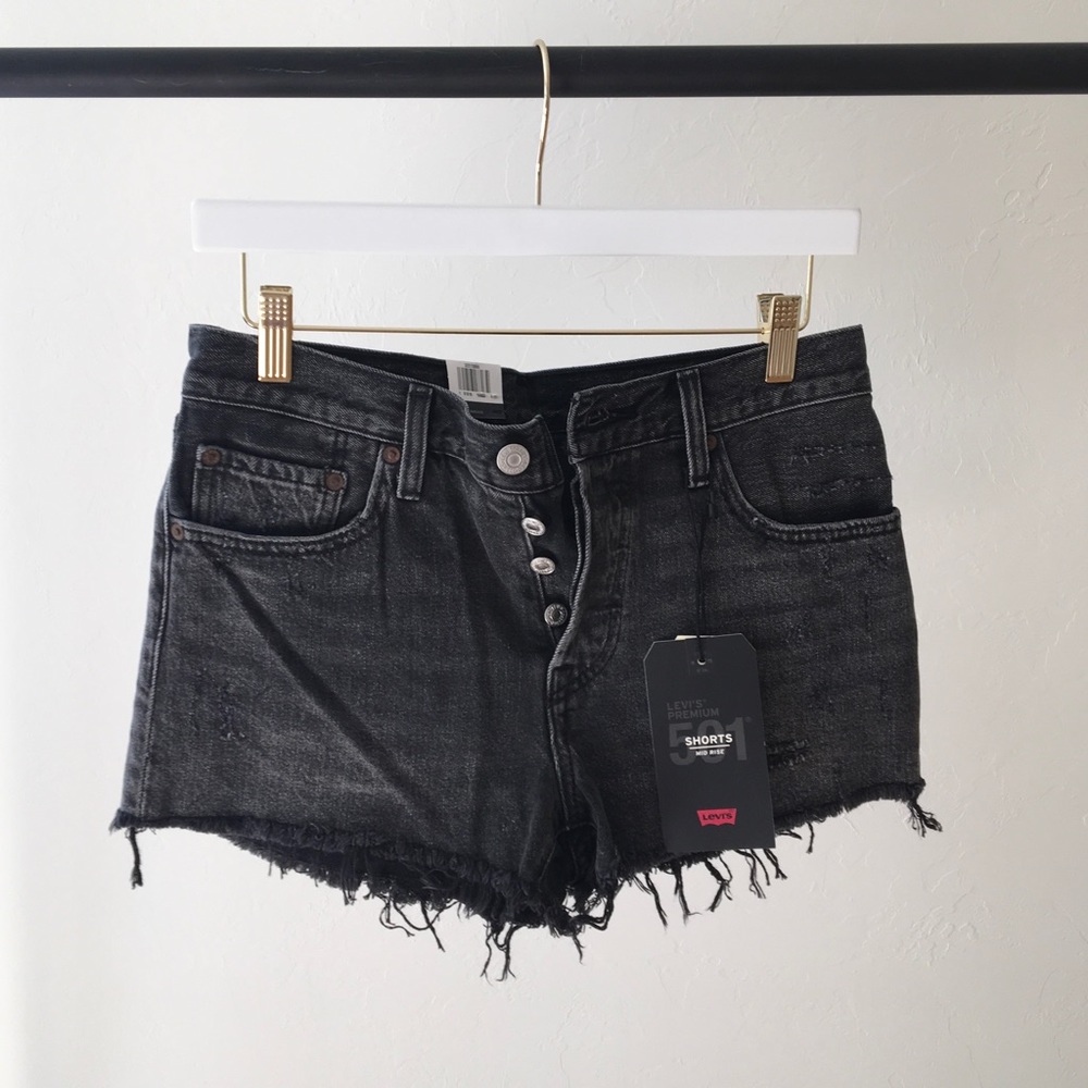 NWT Levi’s Shorts / Sz. 26